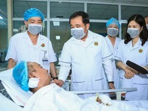 Bí thư Hà Nội thăm hỏi, động viên nạn nhân vụ cháy tại phường Tây Hồ