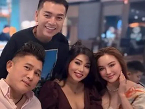 Vy Oanh sang Mỹ gặp cả chồng cũ Hồng Đào, khoe nhan sắc “má bánh bao”