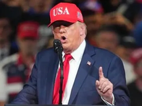 Ông Trump dọa áp thuế nặng EU vì muốn kết nạp Canada là thành viên liên kết