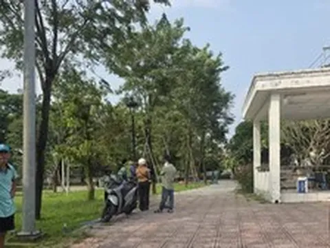 Nửa ngày sau va chạm với xe máy, người đàn ông tử vong trong công viên