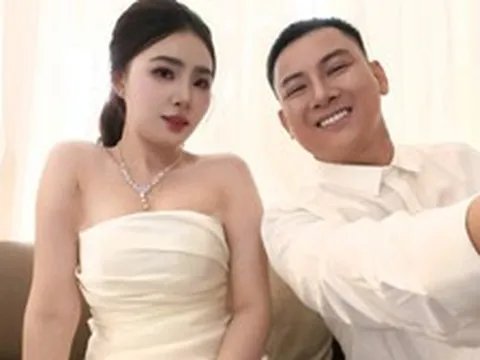 Hoài Lâm cầu hôn Ngọc Trinh
