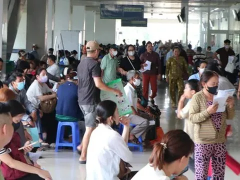 Vì sao ‘biển người’ vẫn ùn ùn đổ về bệnh viện Chợ Rẫy, Ung bướu, Y Dược...?