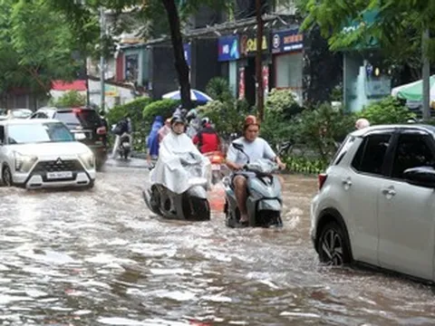 Hà Nội mưa lớn kéo dài, các công trình chống ngập khẩn cấp hoạt động thế nào?