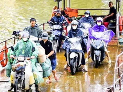 Học sinh, công nhân ở Bắc Ninh chật vật vì 2 bến đò tạm dừng hoạt động