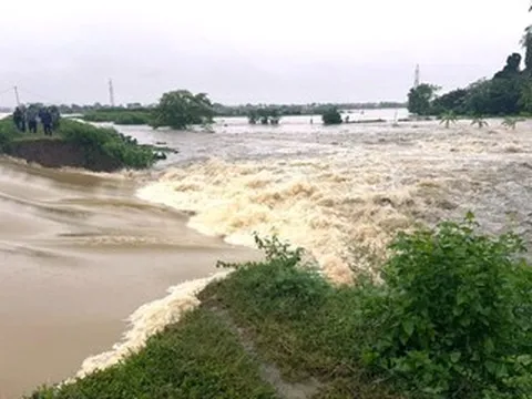 Vỡ bờ kênh ở Thanh Hóa, nước tràn gây ảnh hưởng 700ha đồng ruộng