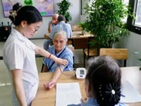 2/3 người trên 60 tuổi có ít nhất 1 bệnh nền, cần làm gì để phòng bệnh?
