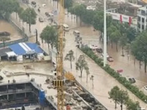 Đường Tố Hữu cạnh công trình chống ngập 600 tỉ vừa hoàn thành vẫn ngập sâu, trung tâm quản lý nói gì?