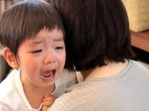 Bà nội nói “mẹ không cần cháu nữa đâu”: Bé 3 tuổi liên tục gặp ác mộng, khóc cầu xin mẹ đừng bỏ đi