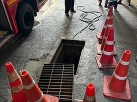 Nam công nhân điện lực tử vong sau khi rơi xuống cống