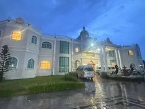 Đột kích một biệt thự sang trọng, khám phá trước cảnh tượng bên trong "đại bản doanh" lừa đảo xuyên quốc gia tinh vi đến từng chi tiết