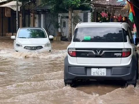 Hà Nội: Nước ngập rút nhanh, chỉ còn vài điểm úng cục bộ