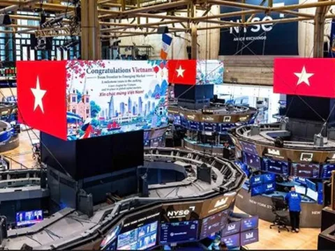 Cờ Việt Nam xuất hiện nổi bật trên bảng điện tử Sở Giao dịch chứng khoán New York