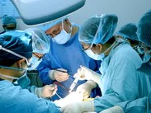 Hai trẻ điếc bẩm sinh phức tạp được mở cánh cửa âm thanh nhờ kỹ thuật đầu tiên ở Việt Nam