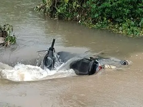 Đã tìm thấy thi thể nam sinh mất tích khi đi qua đường ngập ở Hà Nội