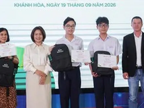Tài sản gia đình trôi hết, HS vùng lũ 2025 của Khánh Hòa vẫn nhất nhì giải quốc gia, cấp tỉnh