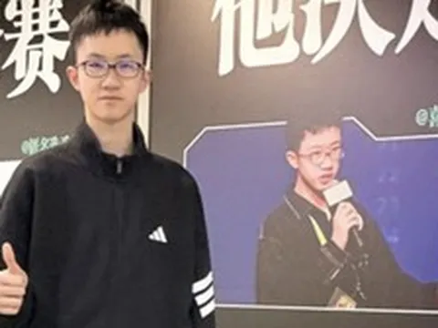 Cậu bé 13 tuổi có 500.000 người theo dõi, được ví như “Elon Musk tương lai” vì tạo ra loạt sản phẩm AI ấn tượng