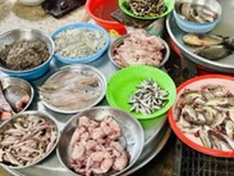 Giá cả đầu ngày: Chuối lùn về TP.HCM còn 6.000 đồng/kg; cá linh, cua đồng... vào mùa