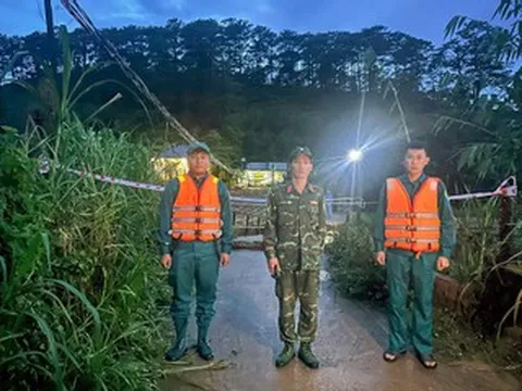 Sạt lở làm sập cầu, nhiều hộ dân ở Lâm Đồng bị cô lập