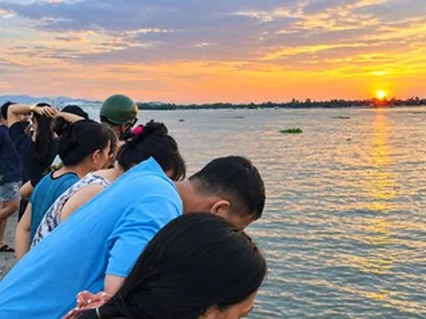 Tìm thấy thi thể thiếu niên 15 tuổi trong bụi sậy