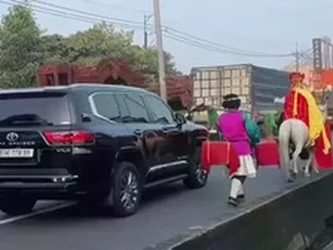 Xác minh clip 'thầy trò Đường Tăng' cưỡi ngựa trên làn ô tô ở TP.HCM