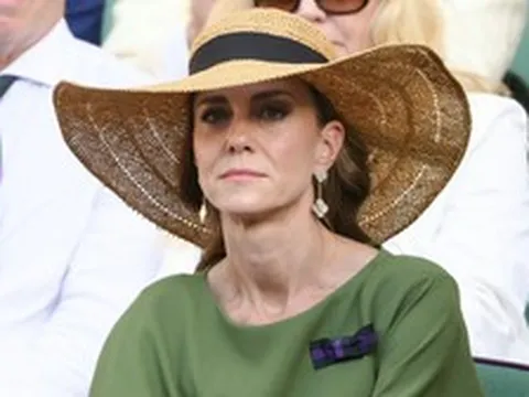 Món ăn lạ mà Vương phi Kate thèm khi mang thai Hoàng tử Louis