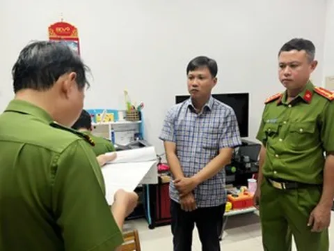 Bắt 3 người ở Vĩnh Long bị cáo buộc nhận hối lộ, làm giả hồ sơ