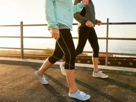 Bị gout, đi bộ mỗi ngày có giúp hạ axit uric?