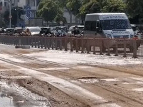 Cảnh tượng gây bức xúc trên 300m đường, công an trích xuất camera tìm thủ phạm