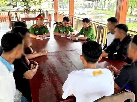 Dàn dựng clip bạo lực đăng lên mạng xã hội câu tương tác, nhóm thanh thiếu niên bị triệu tập