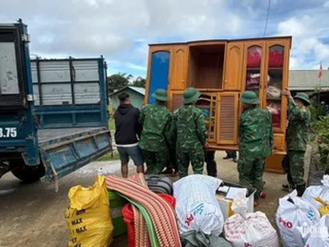 Phát hiện nhiều vết nứt dài trên núi, xã biên giới Đà Nẵng sơ tán hơn 130 người