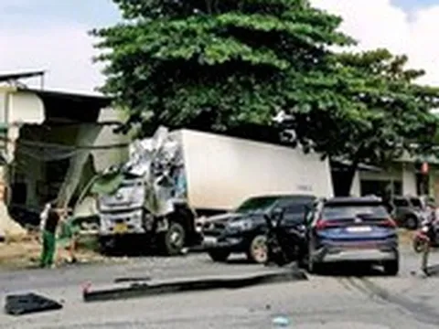 Xe va chạm liên hoàn trên quốc lộ 1 khiến 1 người chết, 3 người bị thương