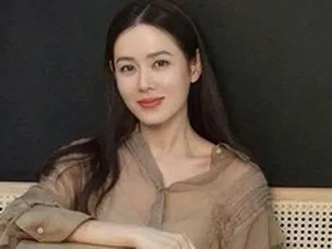 5 cách phối quần jeans giúp Son Ye Jin trẻ hơn tuổi