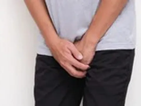 Bé trai 14 tuổi suýt mất chức năng sinh sản sau 6 tiếng đau 'vùng kín'