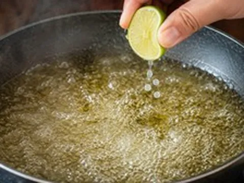 Vì sao nên cho vài giọt nước cốt chanh vào dầu khi chiên rán? Nhiều người ước biết sớm hơn