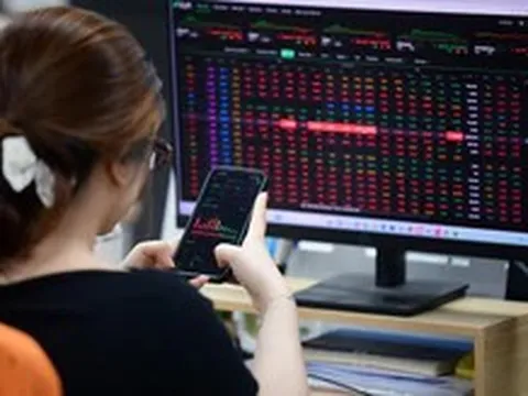 Chứng khoán vẫn lao đao, một mã họ Viettel ngược dòng tăng trần