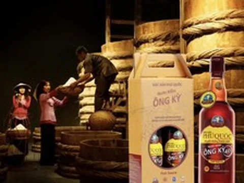 Đặc sản Việt Nam đầu tiên được châu Âu bảo hộ: Mỗi thùng ủ đúng 52 miếng gỗ, ngâm 12 tháng, mà rất ít nhà dám dán nhãn