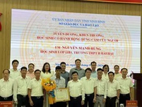 Nam sinh lao xuống nước cứu 2 em nhỏ được Chủ tịch tỉnh tặng Bằng khen