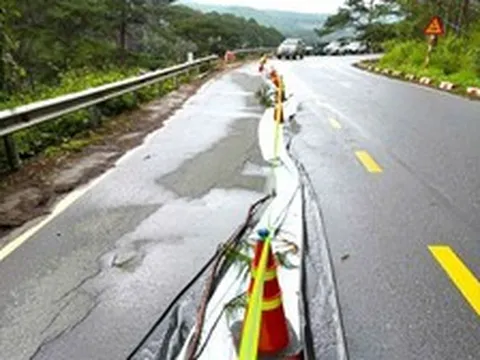 Vết nứt dài 50m lan rộng gần nửa mặt đường trên đèo Mimosa ở Đà Lạt