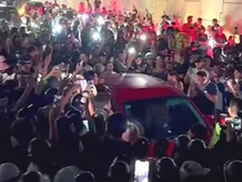 Điều tra vụ nghi đánh ghen, đám đông vây kín ô tô livestream ở Thái Nguyên