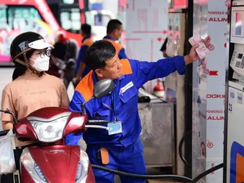 Xăng sinh học E5RON92 mức II có giá 26.390 đồng/lít