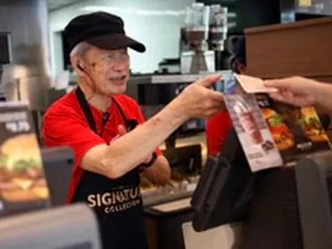Singapore chính thức trở thành xã hội siêu già