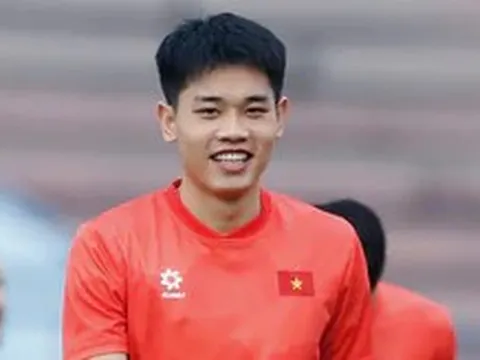 Đình Bắc thoải mái trong ngày đầu làm đội phó đội tuyển Việt Nam