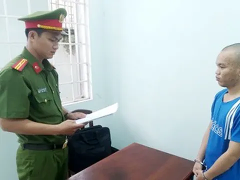 Nam thanh niên tăng ga xe máy bỏ chạy, tông trọng thương thiếu tá công an