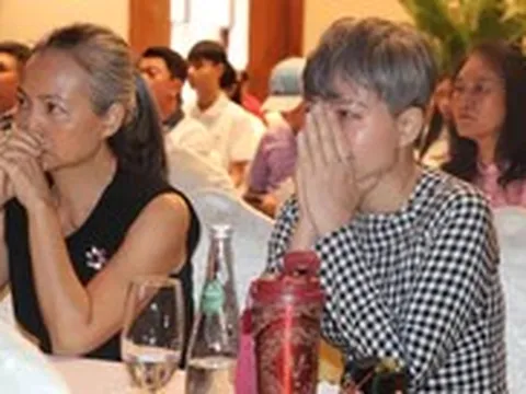 Tài trợ học phí toàn bậc đại học, tặng 50 triệu cho nữ SV trường Y có cha khuyết tật, mẹ ung thư, chị mắc tâm thần