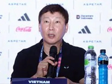 HLV Kim Sang Sik thừa nhận thắng may mắn Philippines
