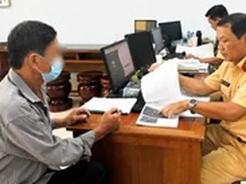 Người đàn ông đi xe máy bị phạt nguội gần 9 triệu sau 12 lần vi phạm