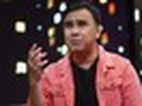 Quyền Linh: Tuổi thơ cơ cực ở nhà lá, chỉ dám ăn cơm chay 7 nghìn đồng, đến khi nổi tiếng vẫn giữ thói quen đi dép tổ ong
