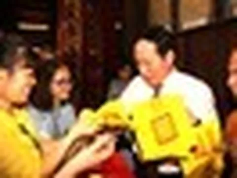 Vạn người xếp hàng chờ nhận ấn thiêng Đền Kiếp Bạc tại lễ hội mùa Thu 2026