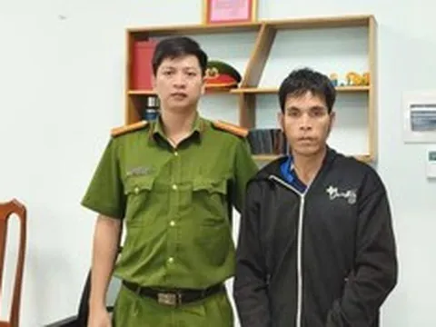 Tạm giữ hình sự đối tượng đổ xăng đốt cha ruột