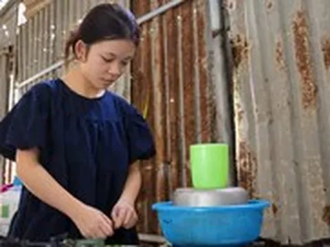 Trúng tuyển năm 2025 nhưng nữ sinh Đà Nẵng không có tiền nhập trường, đi làm công nhân để 'học bằng được'